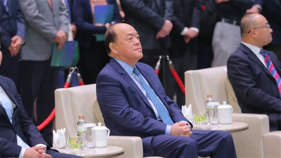 贺一诚再延长休假累计39日 澳门政府：特首身体状况良好 AASTOCKS 财经新闻 – 即市新闻
